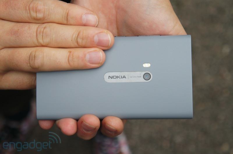 Nahaufnahmen des grauen Nokia Lumia 920 aufgetaucht