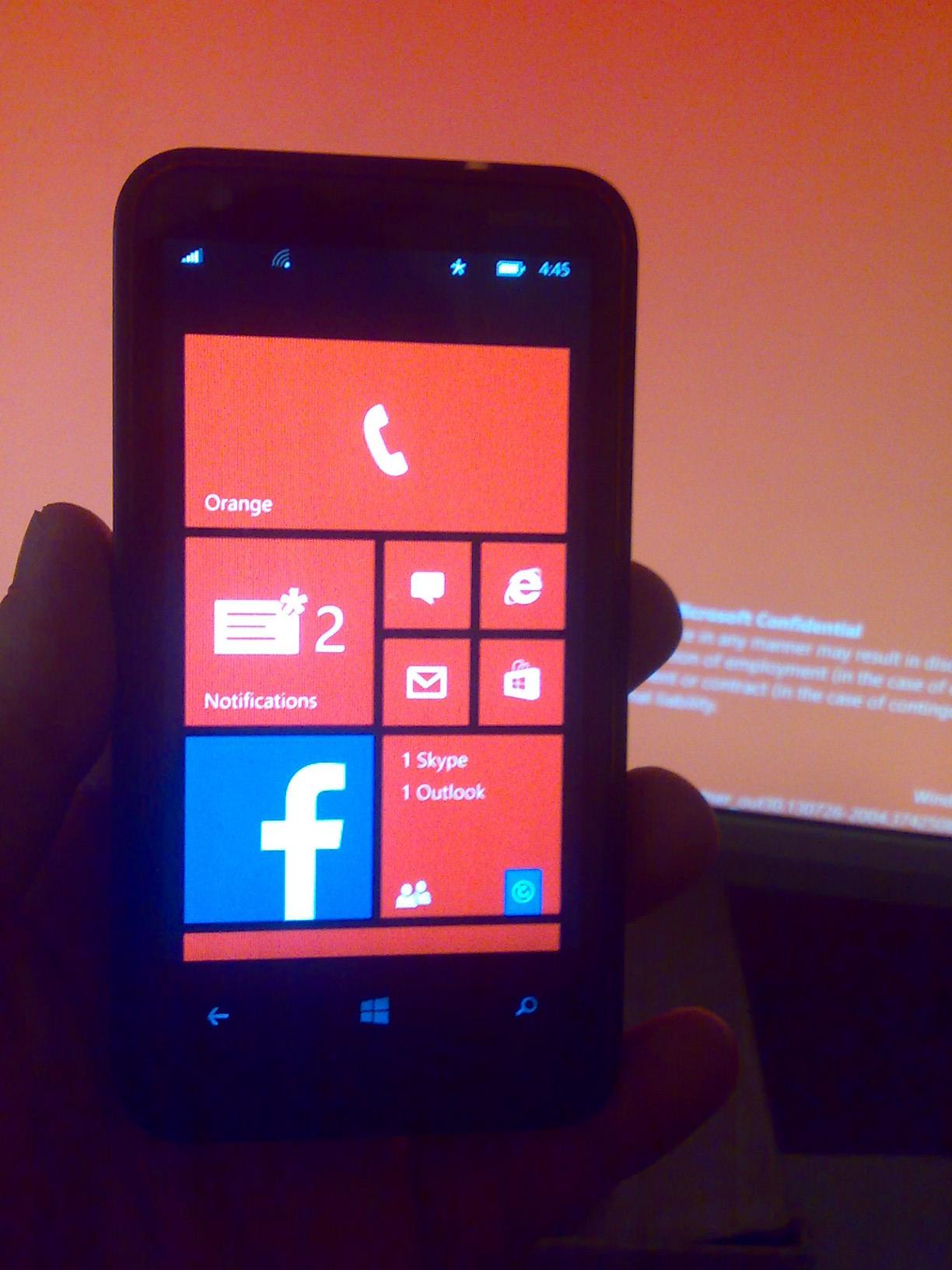 Foto zeigt möglicherweise Windows Phone 8.1 mit Benachrichtigungs-Center