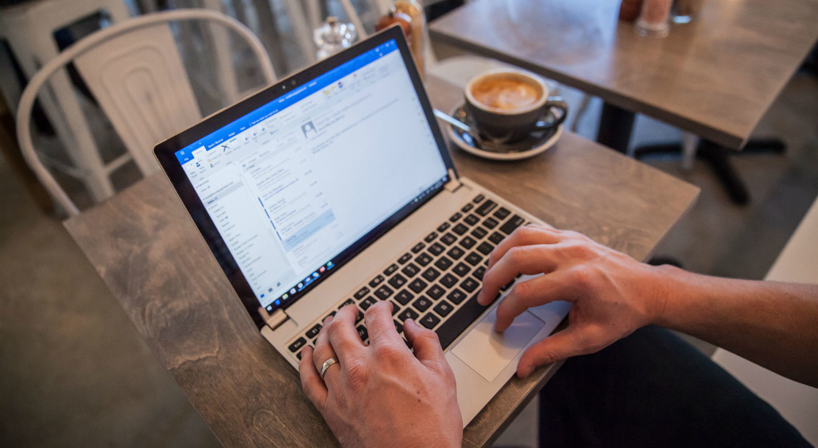 Brydge-Tastatur transformiert das Surface Pro 4 zu einem Laptop