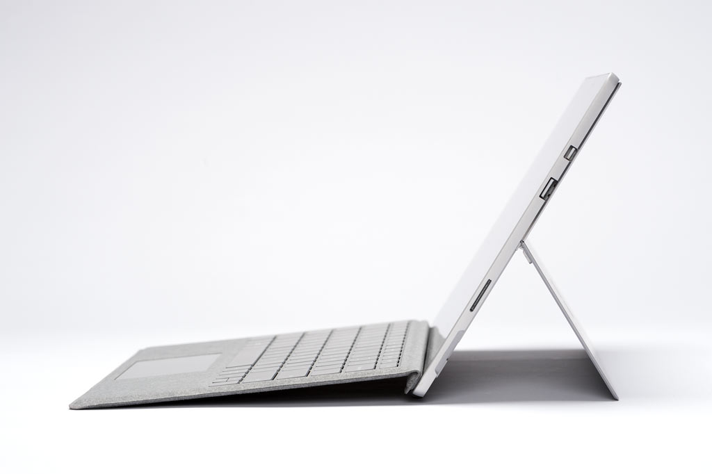 Deal: Microsoft Surface Pro (i5 / 8 / 128) + Signature Type Cover für 799 Euro