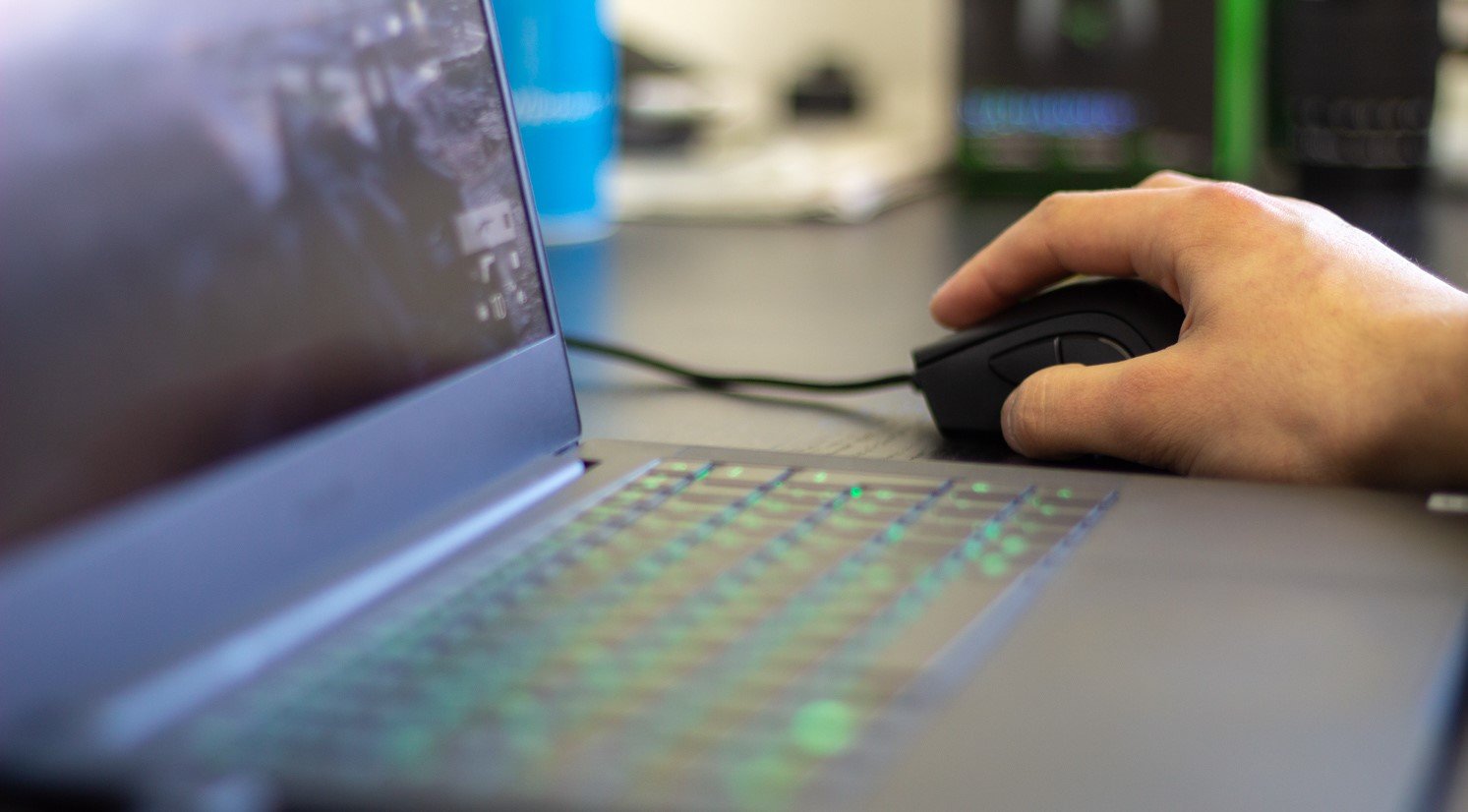 Deals: Gaming Monitore, Mäuse und Laptops vergünstigt
