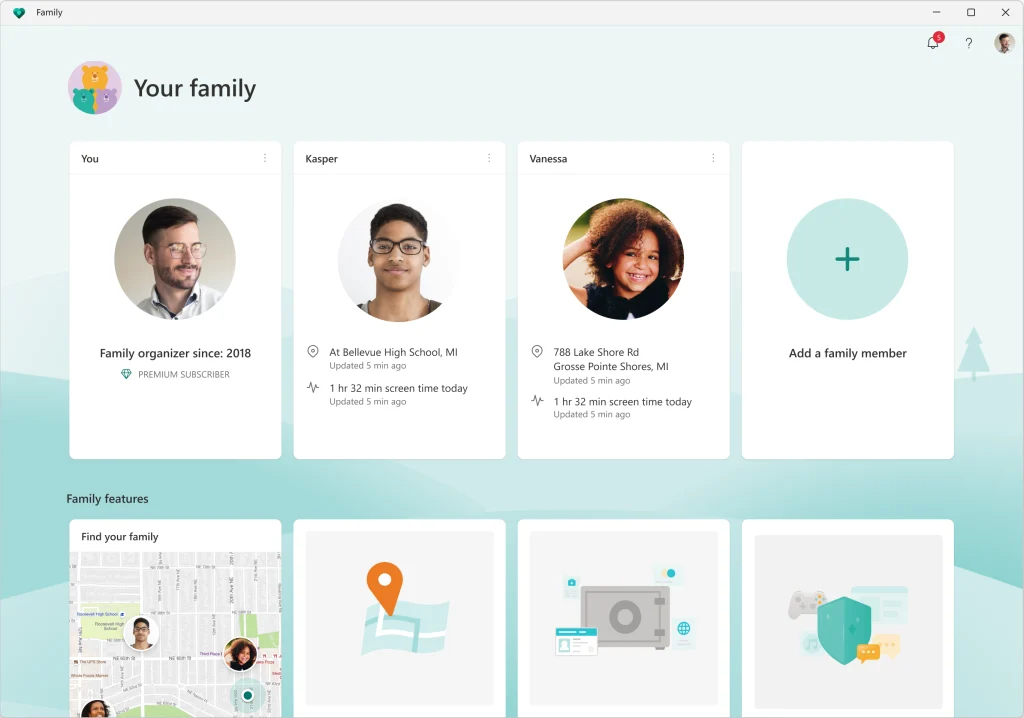 Screenshot der Microsoft Family App. Zu sehen ist das Dashboard, auf dem alle Mitglieder der Familie angezeigt werden. Bei dem Vater sieht man, dass er der Familieninhaber ist. Bei den Kindern ist die Bildschirmnutzungszeit zu sehen, sowie der aktuelle Standort, wo sie sich befinden.